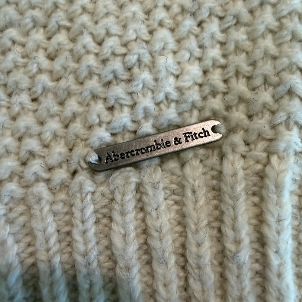 ABERCROMBIE AND FITCH off the shoulder cable knit sweater -XL - Picture 4 of 6